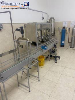Linha para envase de bebibas carbonatadas �gua com g�s envasadora com lacre termoencolh�vel